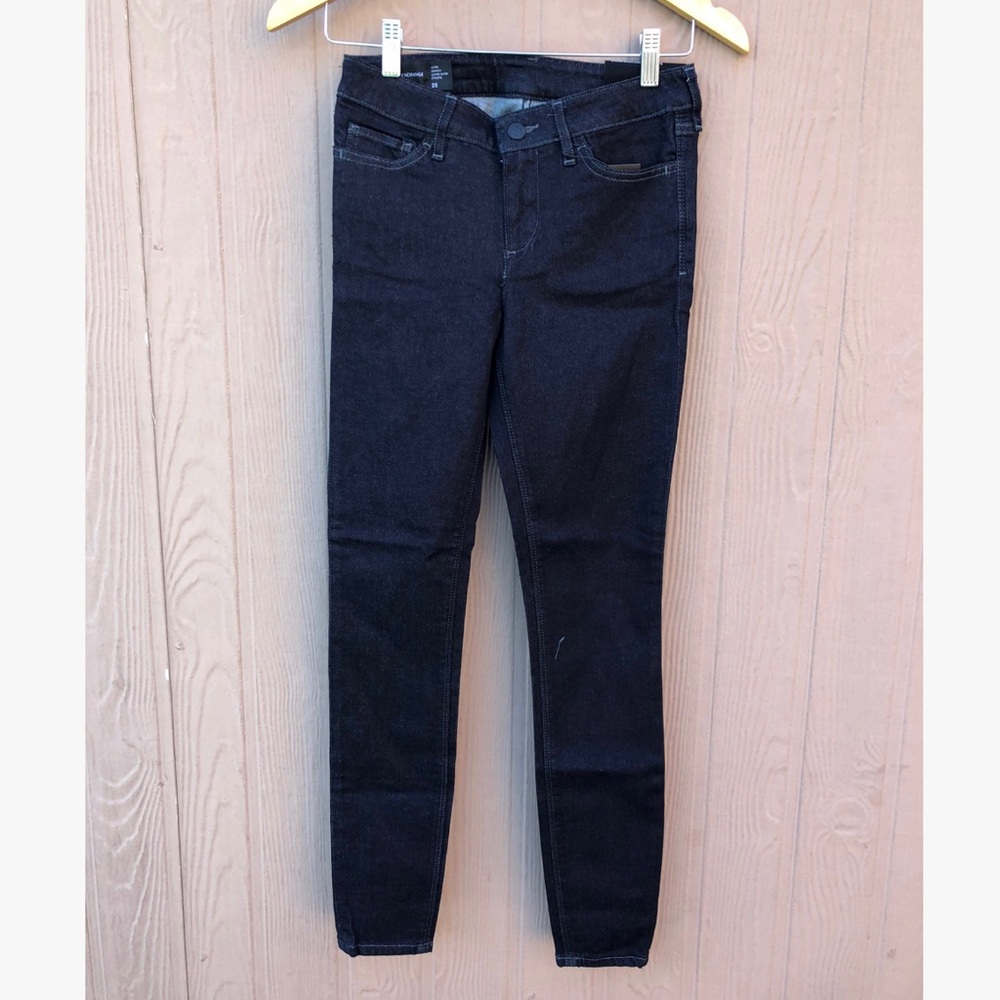 Armani Exchange women skinny jeans, brand new with tag! Size 25